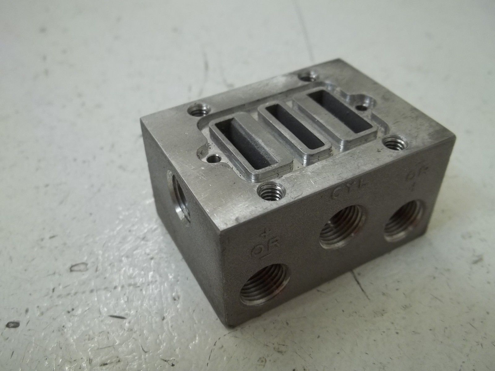 MILLER 301 1/8" VALVE SUBPLATE NSMP