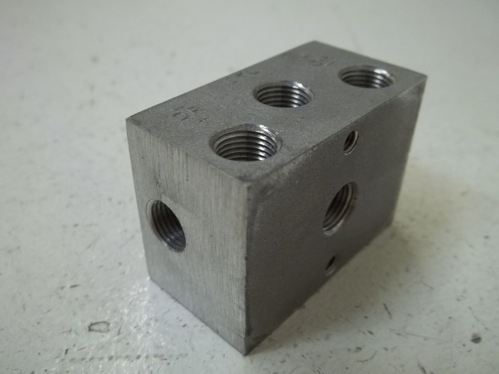 MILLER 301 1/8" VALVE SUBPLATE NSMP