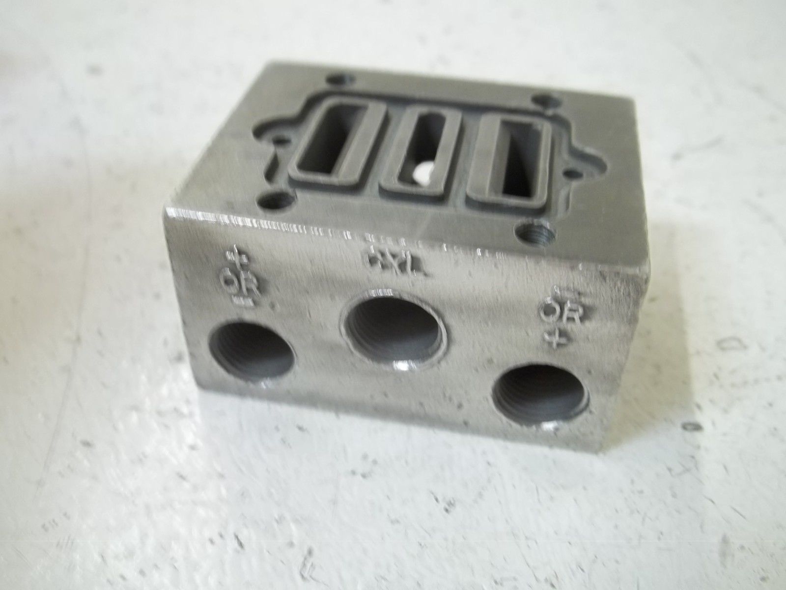 MILLER 301 1/8" VALVE SUBPLATE (AS PICTURED)NSMP