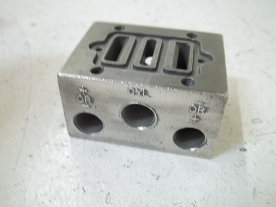 MILLER 301 1/8" VALVE SUBPLATE (AS PICTURED)*NEW IN BOX*