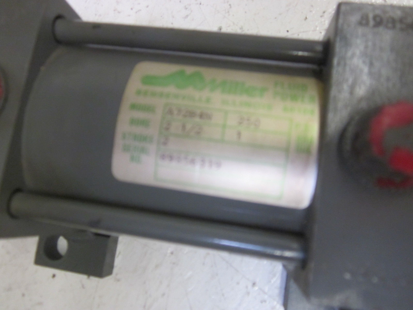 MILLER FLUID POWER A72B4N CYLINDER 250PSI UNMP