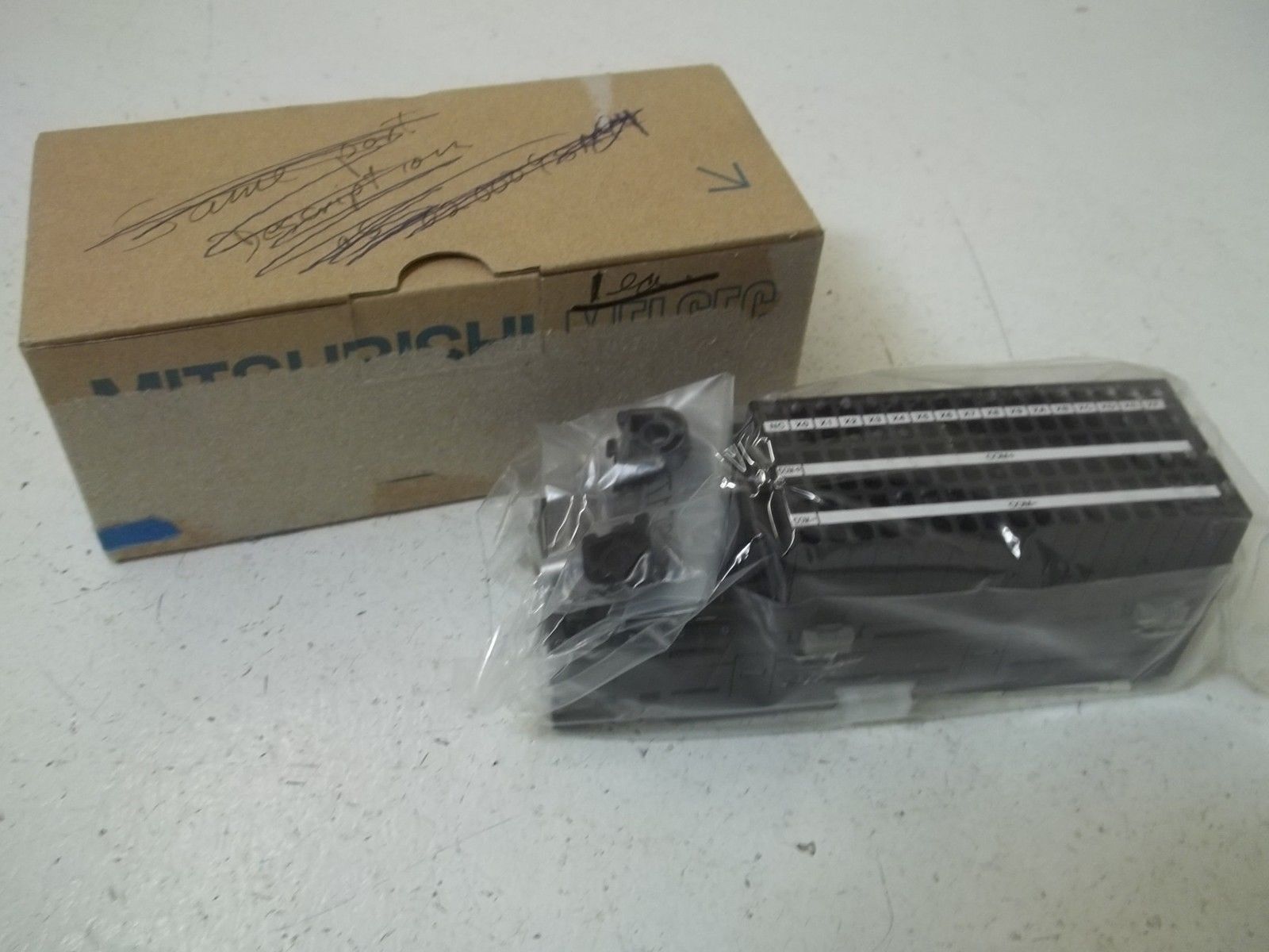 MITSUBISHI AJ65VBTS3-16D CC-LINK I/O16 DC SINK INSRPING CLAMP UNMP