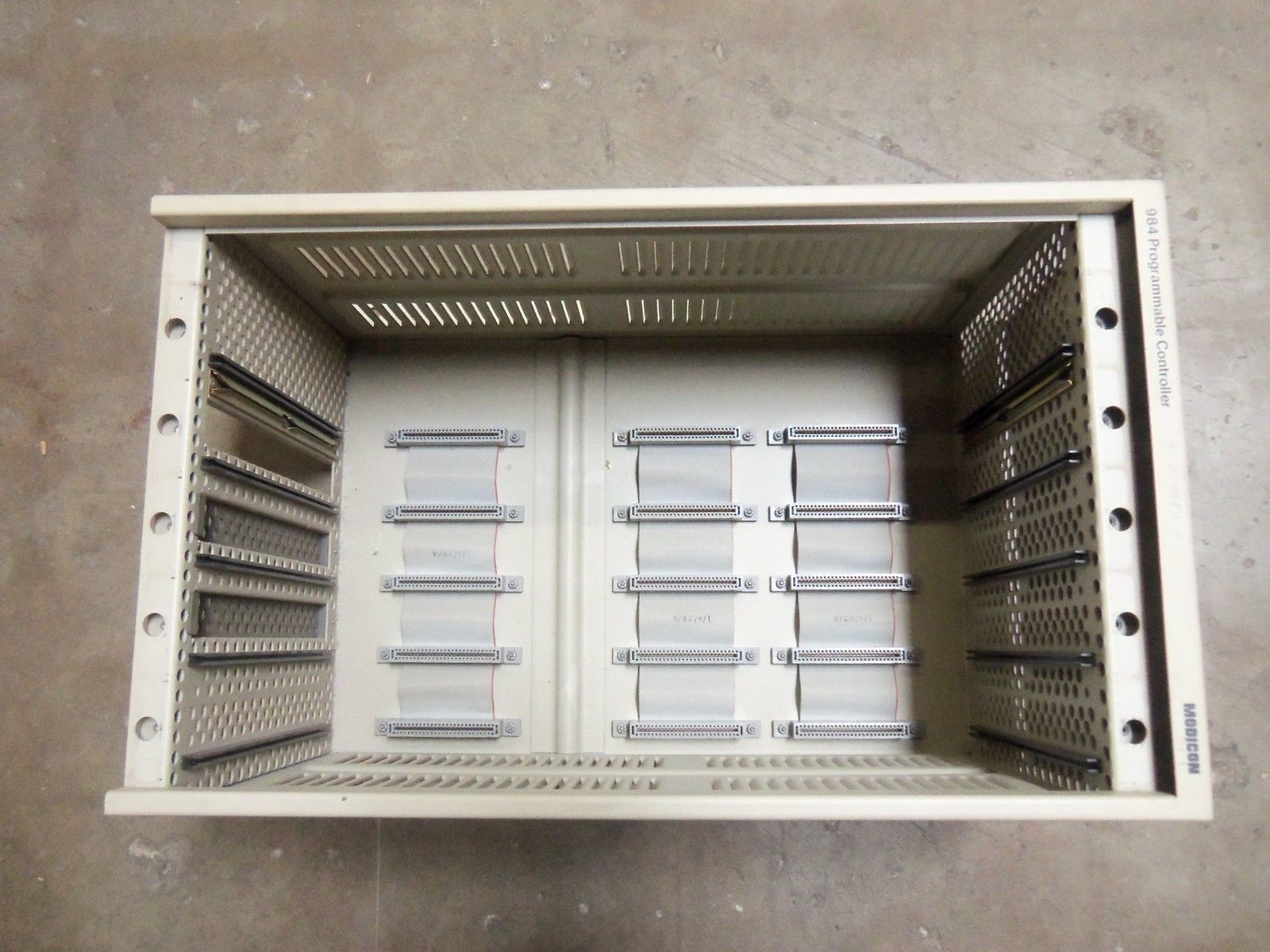 MODICON AS-984A-816 MOUNTING  RACK UNMP