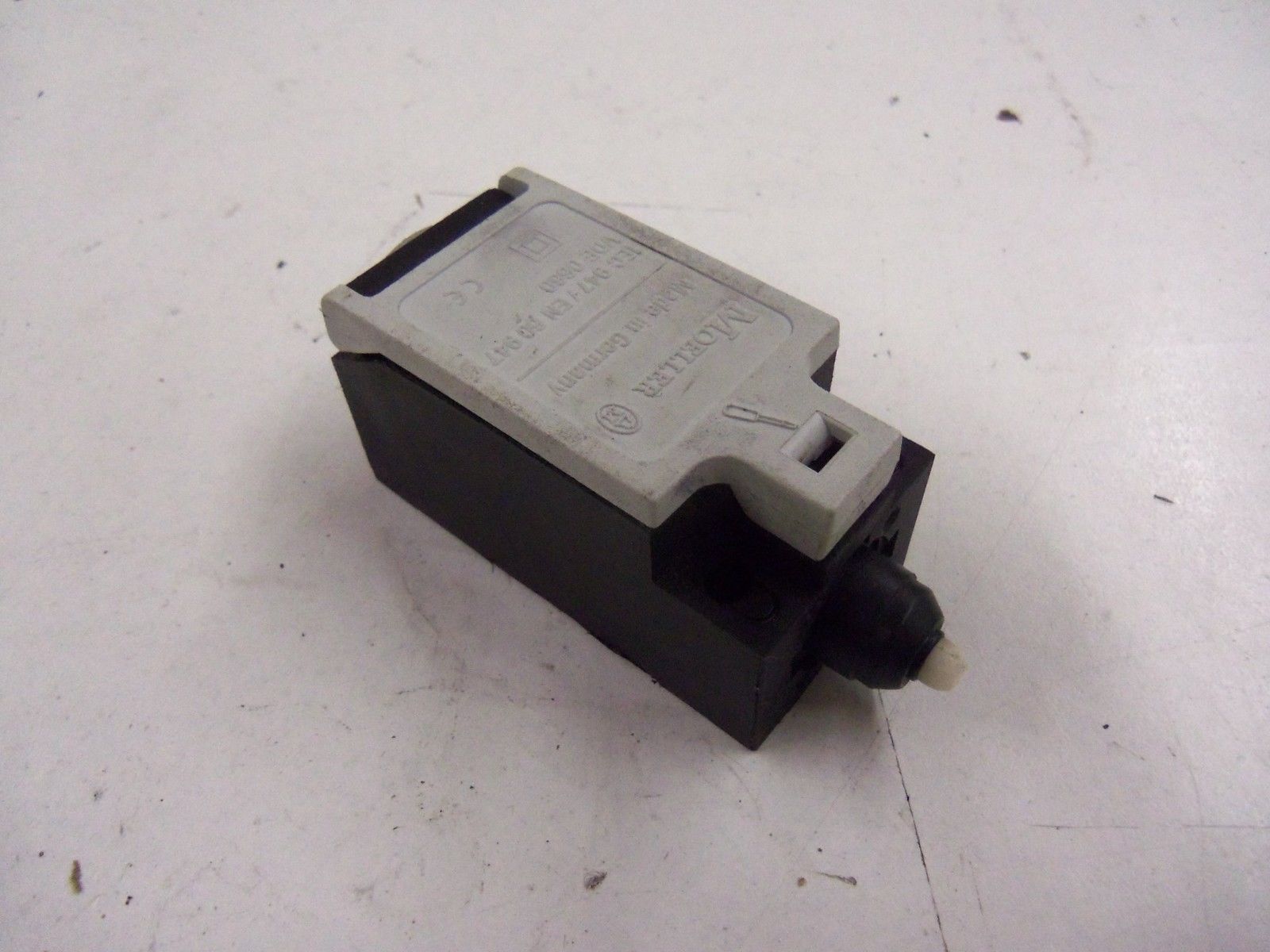 KLOCKNER MOELLER AT0-11-1-I LIMIT SWITCH (AS PICTURED) UNMP