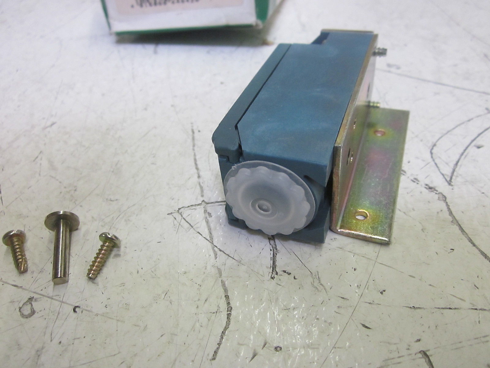 MOELLER AT21-3-1 LIMIT SWITCH  UNMP