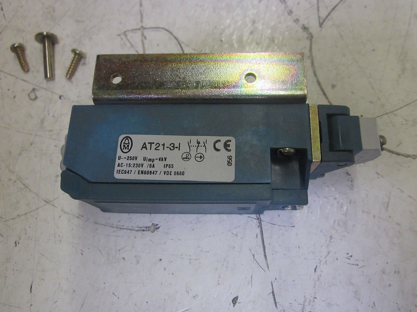 MOELLER AT21-3-1 LIMIT SWITCH  UNMP