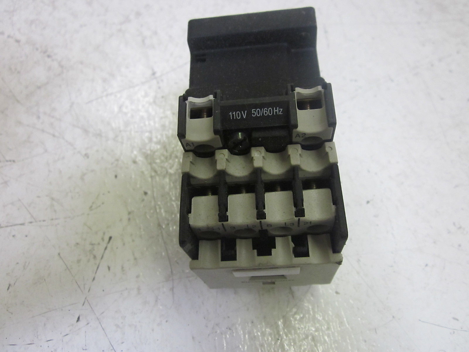 MOELLER DIL00-M-01 CONTACTOR 110V UNMP
