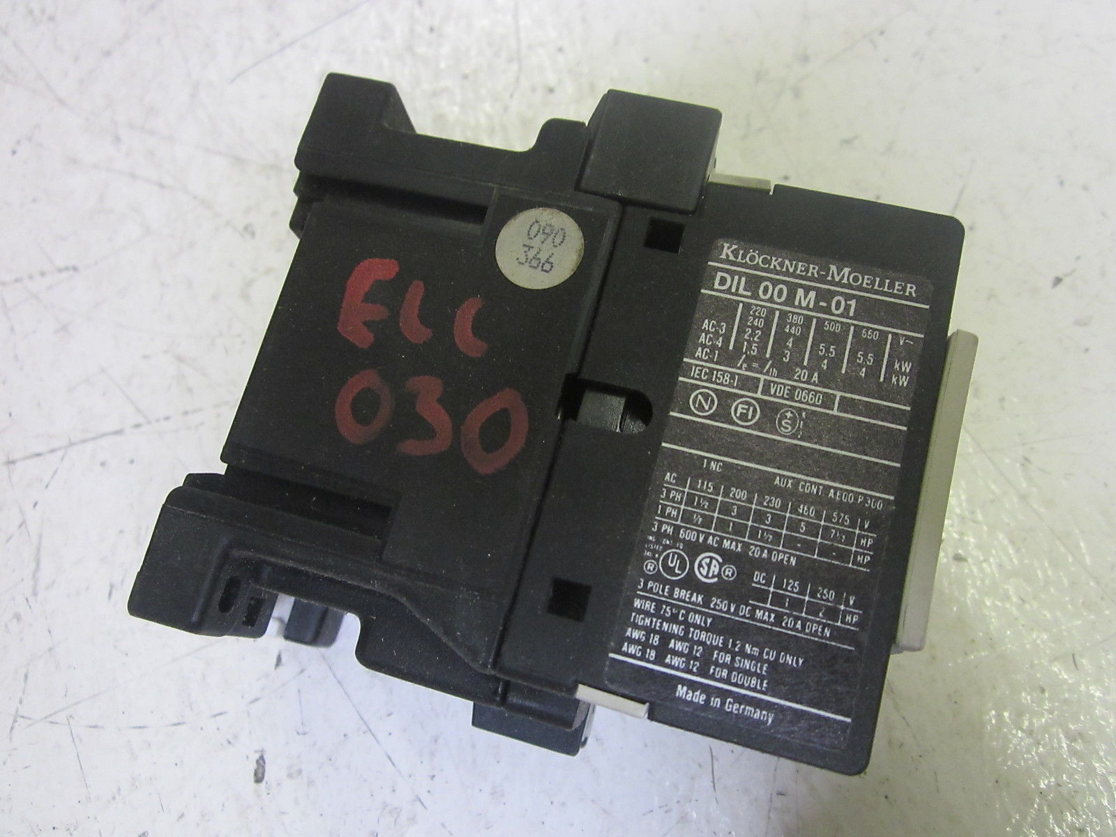 MOELLER DIL00-M-01 CONTACTOR 110V UNMP