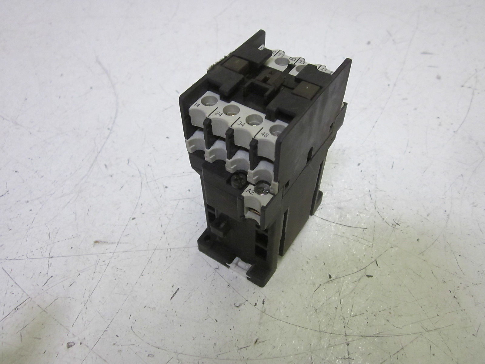 MOELLER DIL R53D-G CONTACTOR 24VDC AS PICTURED UNMP