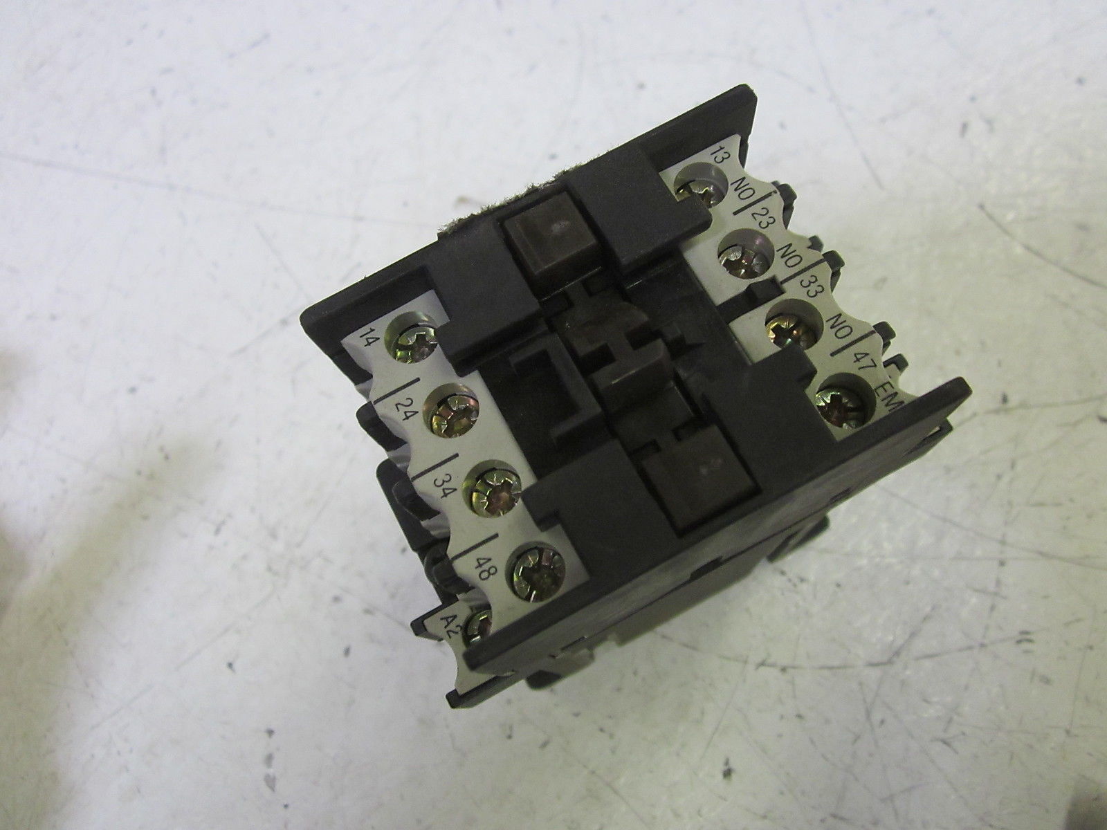 MOELLER DIL R53D-G CONTACTOR 24VDC AS PICTURED UNMP