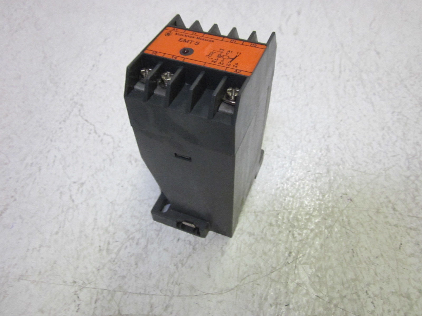 MOELLER EMT5 SAFETY CONTACTOR 110V UNMP