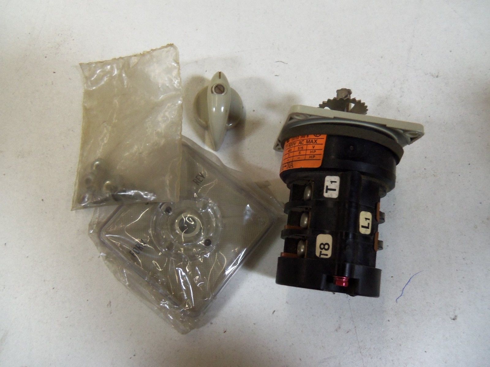 MOELLER FLUSH MOUNTING CAM SWITCH T2b-2098/e-NA NSMP