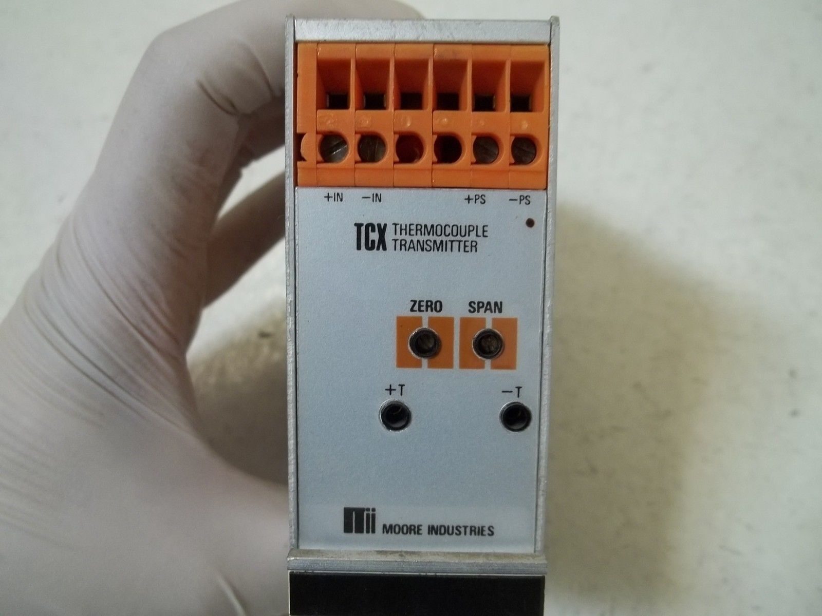 MOORE TCX/K10-20MVFS/4-20MA/12-42DC/-EZ1.5-FA THERMOCOUPLE TRANSMITTER UNMP