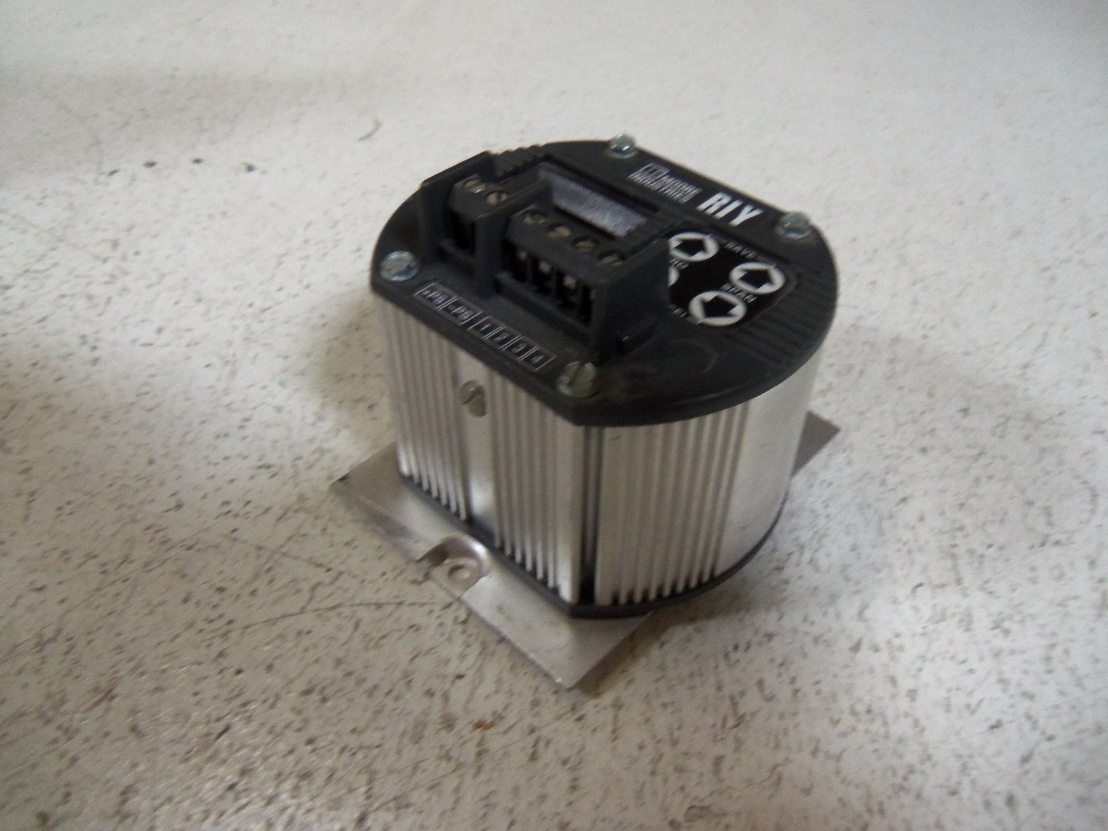 MOORE RIY/R0-90-150F/4-20MA/12-30DC-ISE [FL] TRANSMITTER UNMP