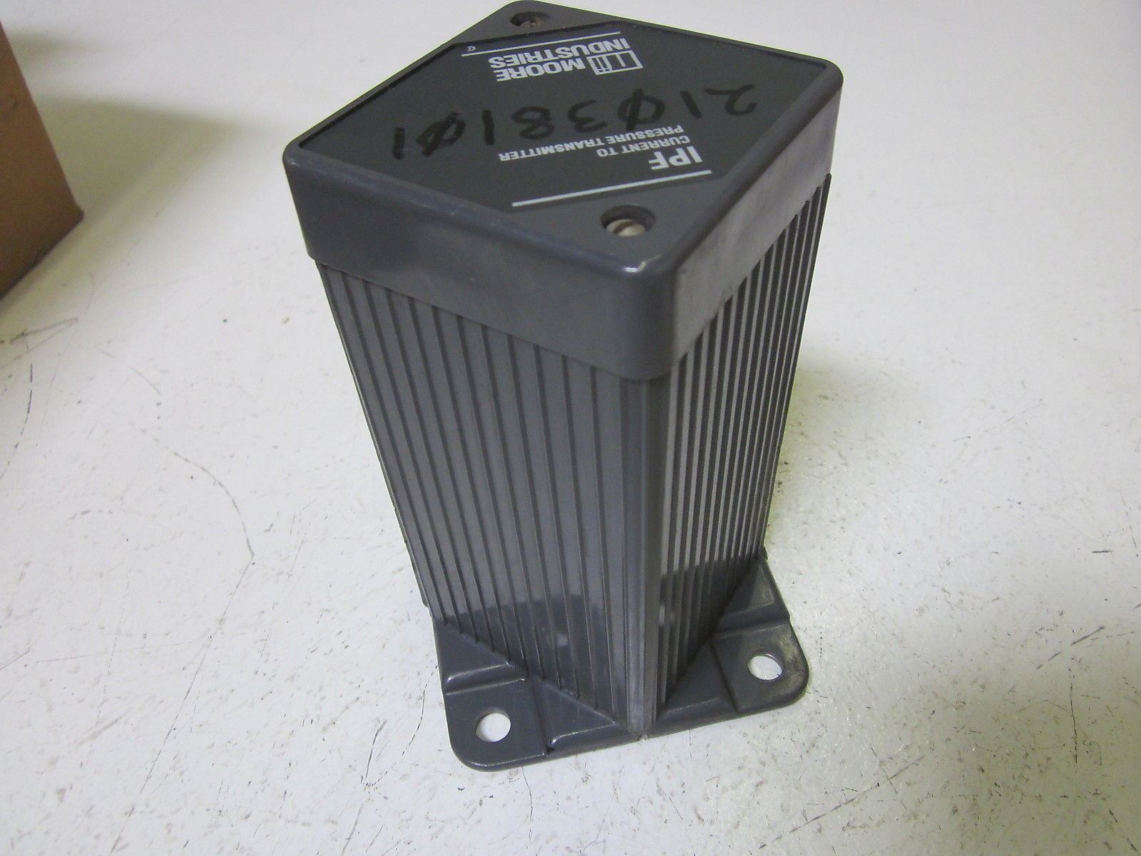 MOORE IPF/4-20MA/3-15PSIG CURRENT PRESSURE TRANSMITTER *AS PICTURED*