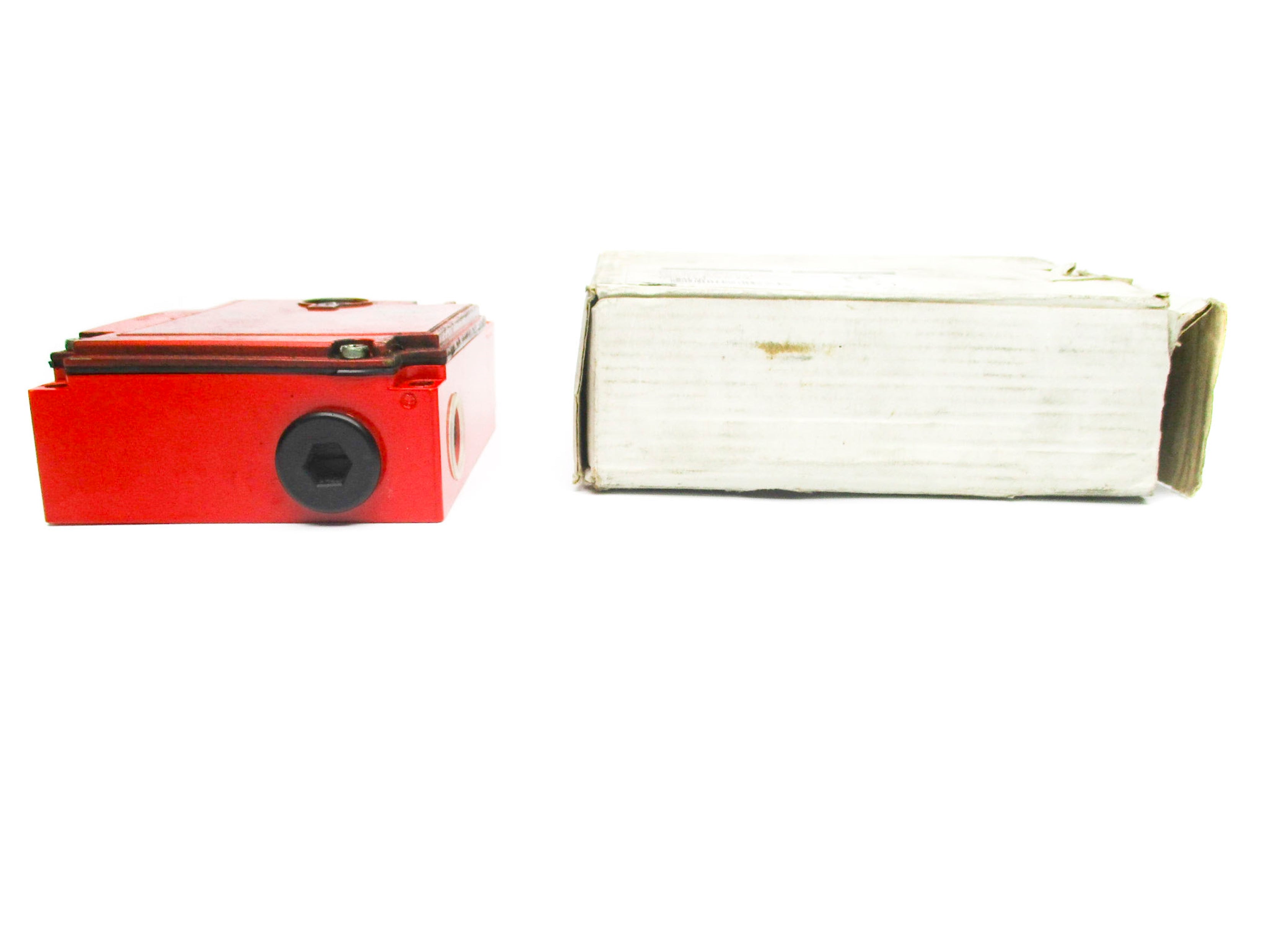 TELEMECANIQUE XCSE7533 (NO KEY) NSMP