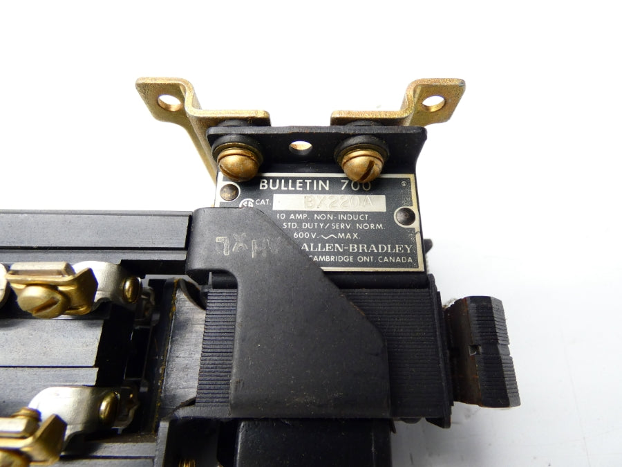 ALLEN BRADLEY 700-BX220A 110/120V NSNP