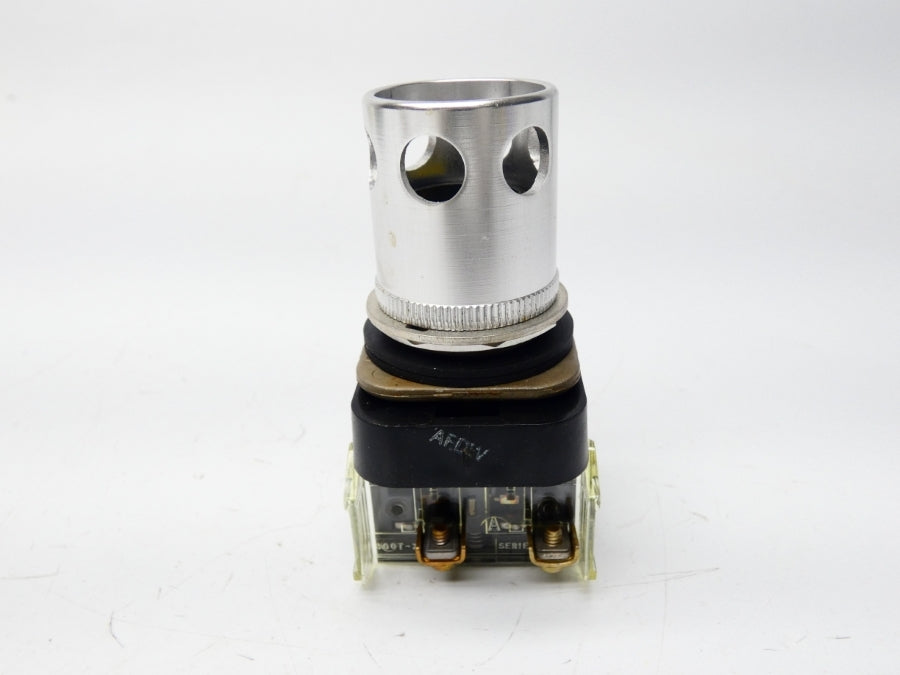 ALLEN BRADLEY 800T-PA16XD1 SER. N 120V (AS IS) NSNP