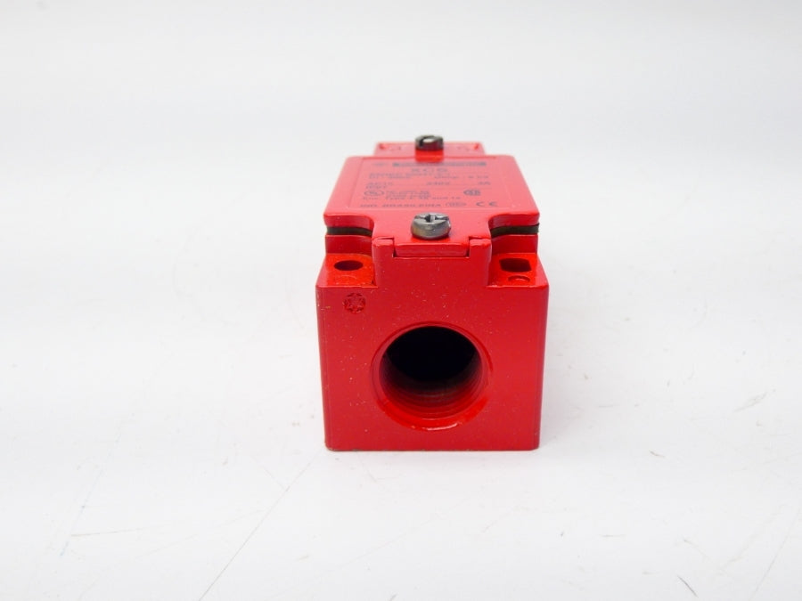 TELEMECANIQUE XCSA703 240V 3A NSMP