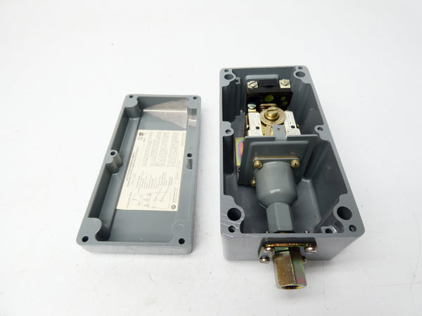 ALLEN BRADLEY 836-C6J SER. B 30VAC 100PSI (AS PICTURED) NSNP