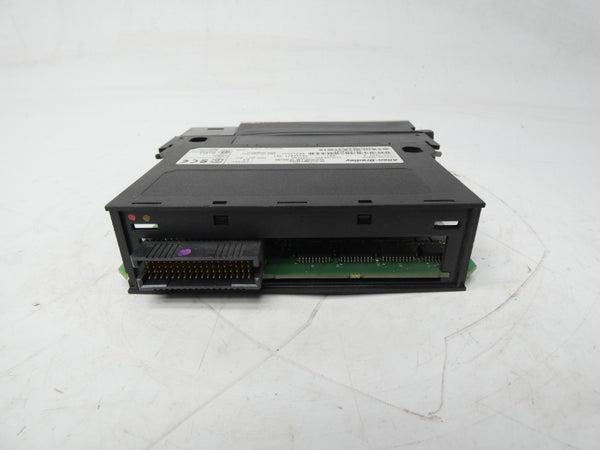 ALLEN BRADLEY 1756-OB32 SER. A REV. K01 F/W 2.4 10-31.2VDC 0.5-1A UNMP