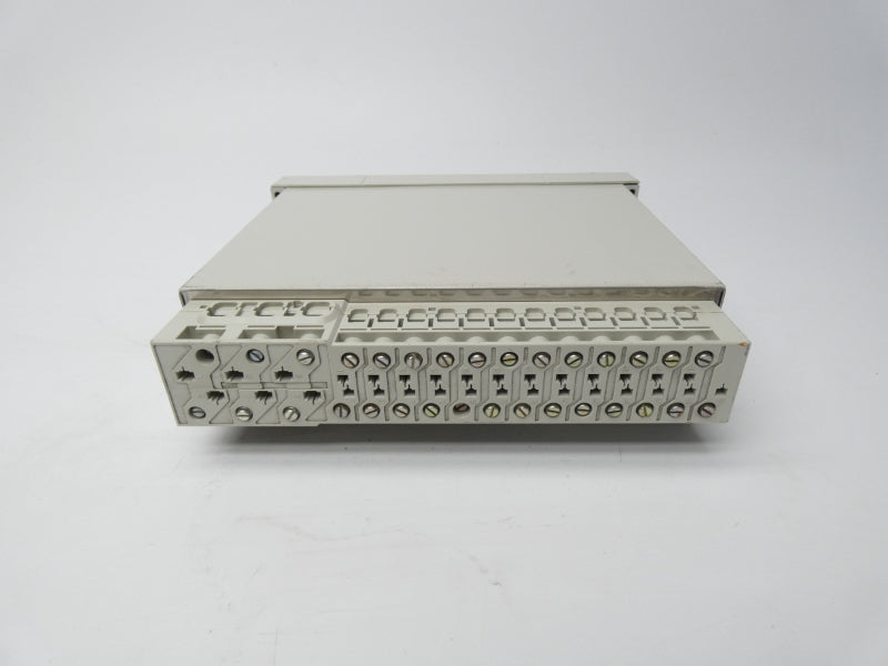 SIEMENS 7SJ6005-4EA00-1DA1/BB 240VAC 5A UNMP