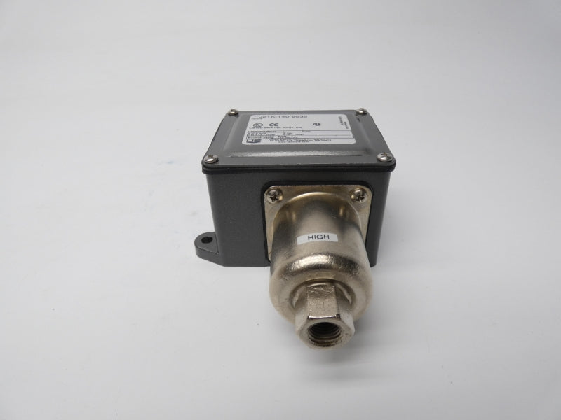 UNITED ELECTRIC CONTROLS J21K-140-9532 480VAC 15A 6PSI NSMP