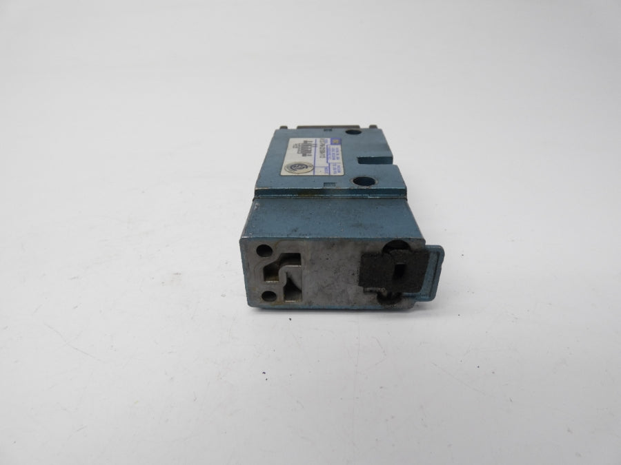 MAC 812C-PM-221BA-112 UNMP