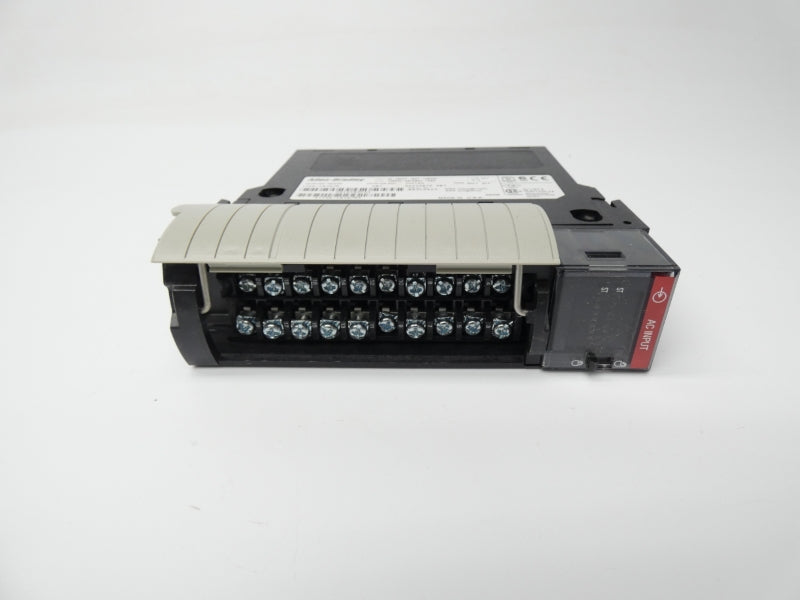 ALLEN BRADLEY 1756-IA16I SER. A REV. H01 F/W 3.2 120VAC UNMP