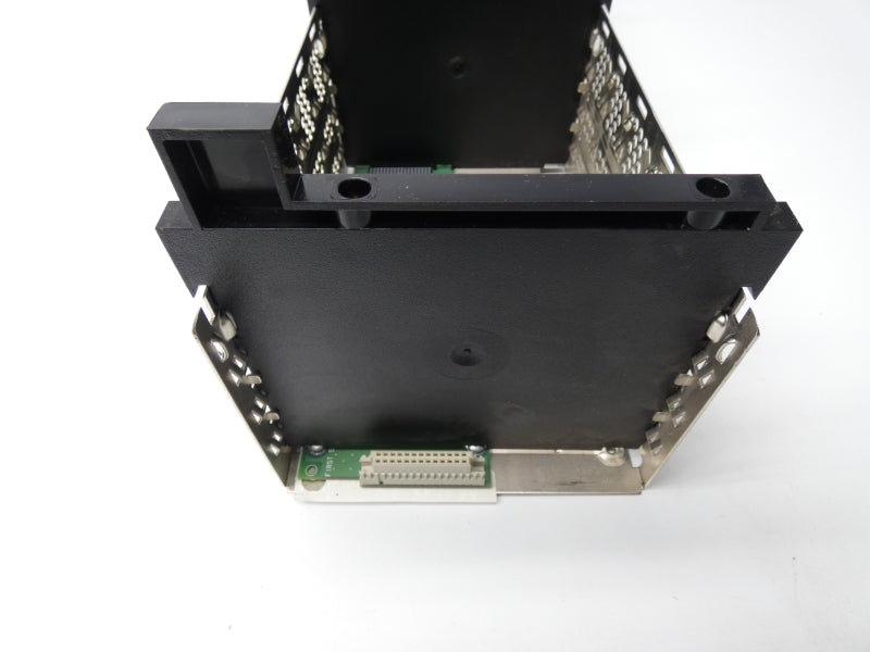 ALLEN BRADLEY 1756-A17 SER. B REV. L01 24VDC 15A UNMP