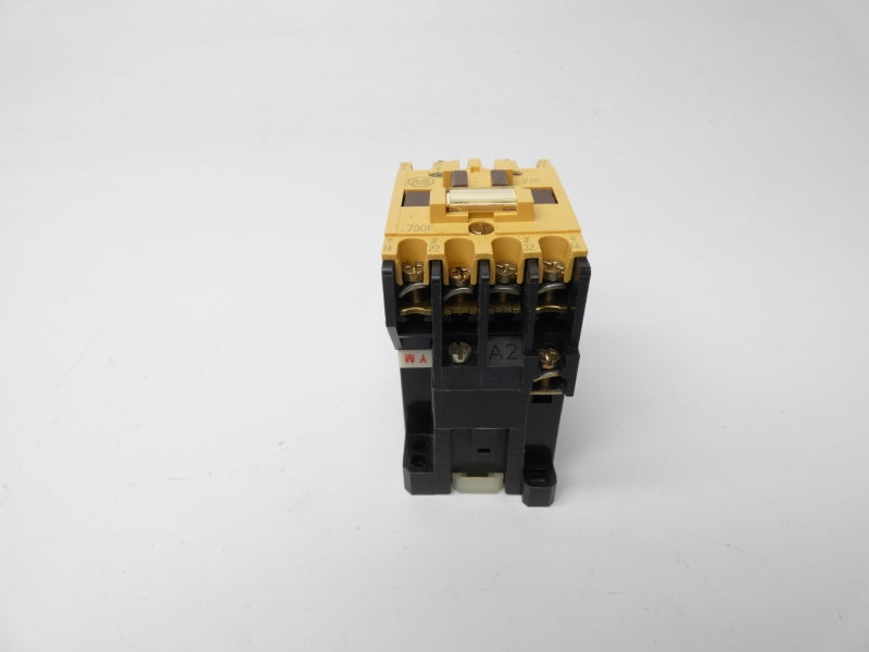 ALLEN BRADLEY 700-F220A1 SER. B 110/120V (BK/YL) NSMP