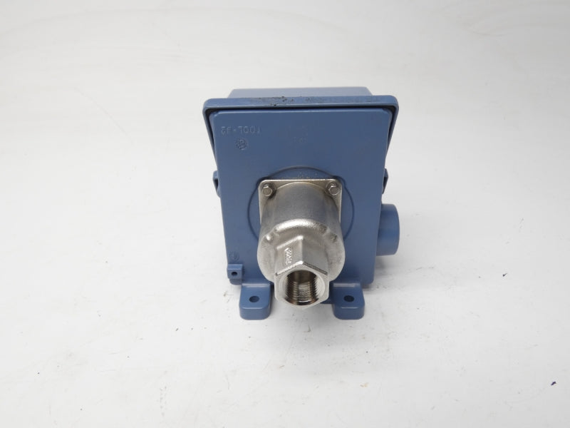 UNITED ELECTRIC CONTROLS J402-S146B 480VAC 15A 0-30PSI NSNP