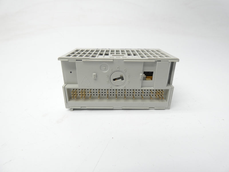 ALLEN BRADLEY 1794-IE8 SER. B REV.B05 24VDC UNMP