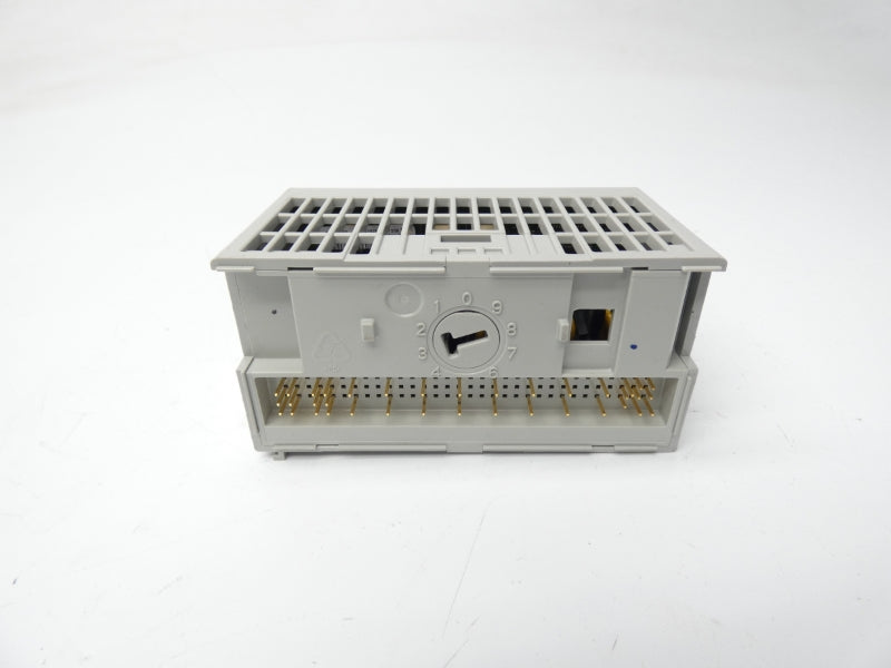 ALLEN BRADLEY 1794-OA8I SER. A 120VAC 4A UNMP