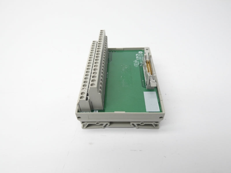 ALLEN BRADLEY 1492-IFM20F-2 SER. B 0-264VAC UNMP