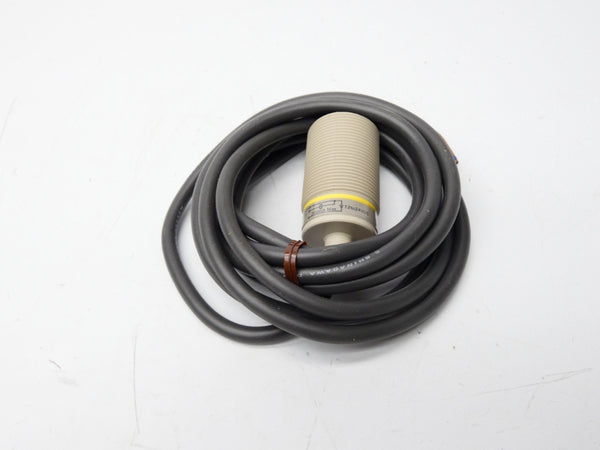 OMRON E2F-X10E2 12-24VDC NSNP