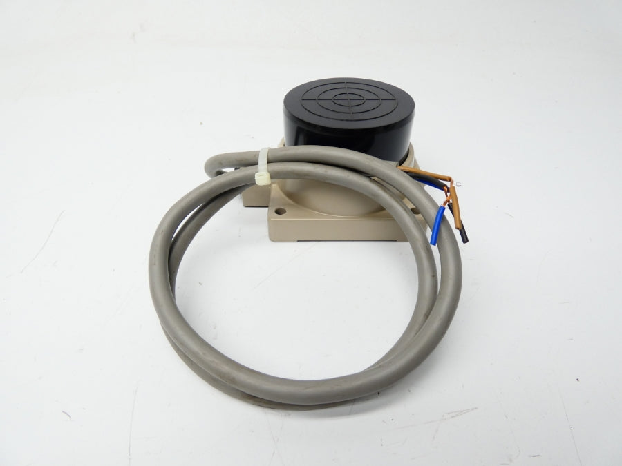 OMRON TL-LP50 10-30VDC NSNP