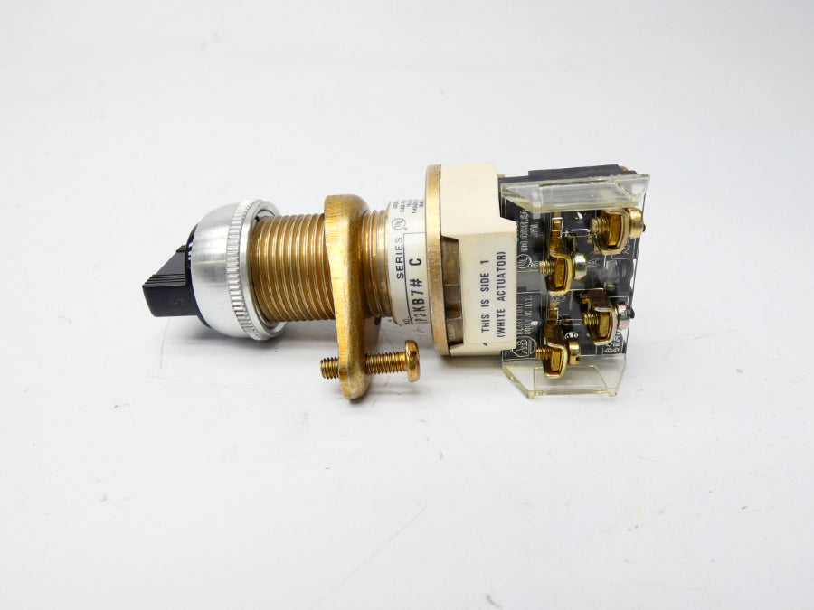 ALLEN BRADLEY 800H-JP2KB7 SER. C NSNP