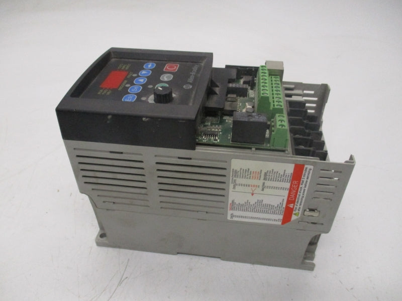 ALLEN BRADLEY 22B-E6P6N104 SER. A F/W 6.01 414-660VAC 8.3A UNMP
