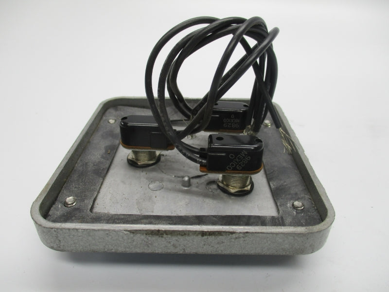 PUSH BUTTON 3BX 240V 3A UNMP