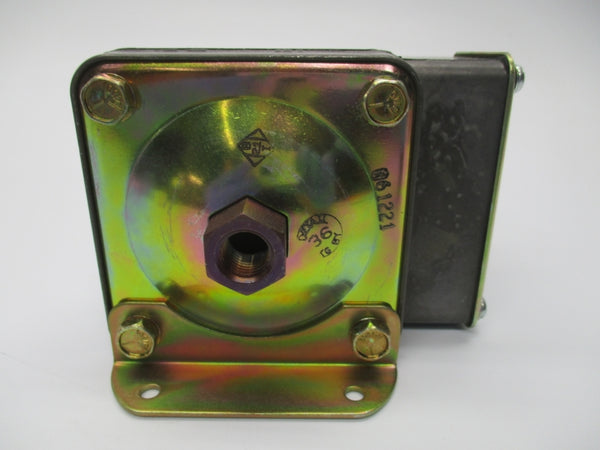 BARKSDALE D1T-H18SS 4-18PSI 480V 10A NSNP