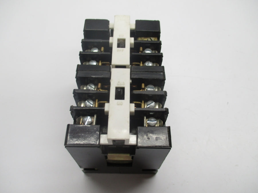 GENERAL ELECTRIC CR122A04702AA SER. A 300V 10A NSNP