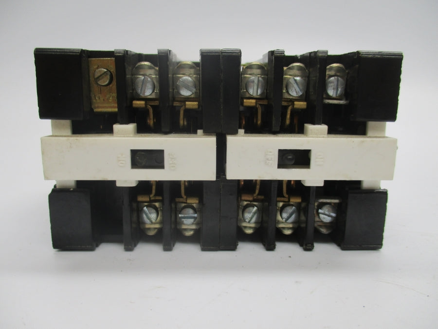 GENERAL ELECTRIC CR122A04702AA SER. A 300V 10A NSNP