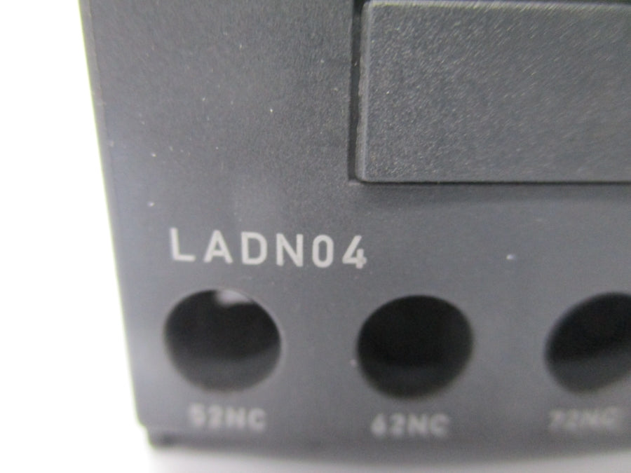 SCHNEIDER ELECTRIC LADN04 690V 10A (GREEN) NSNP