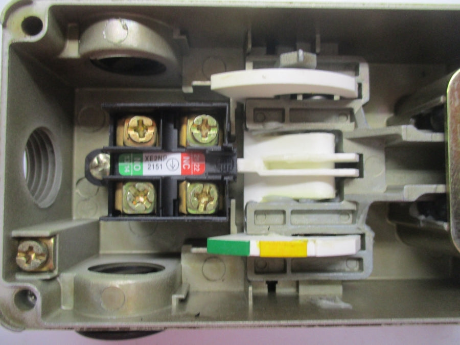 TELEMECANIQUE XY2CH13150H7 240VAC 3A NSNP