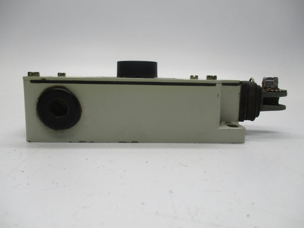TELEMECANIQUE XY2CH13150H7 240VAC 3A NSNP