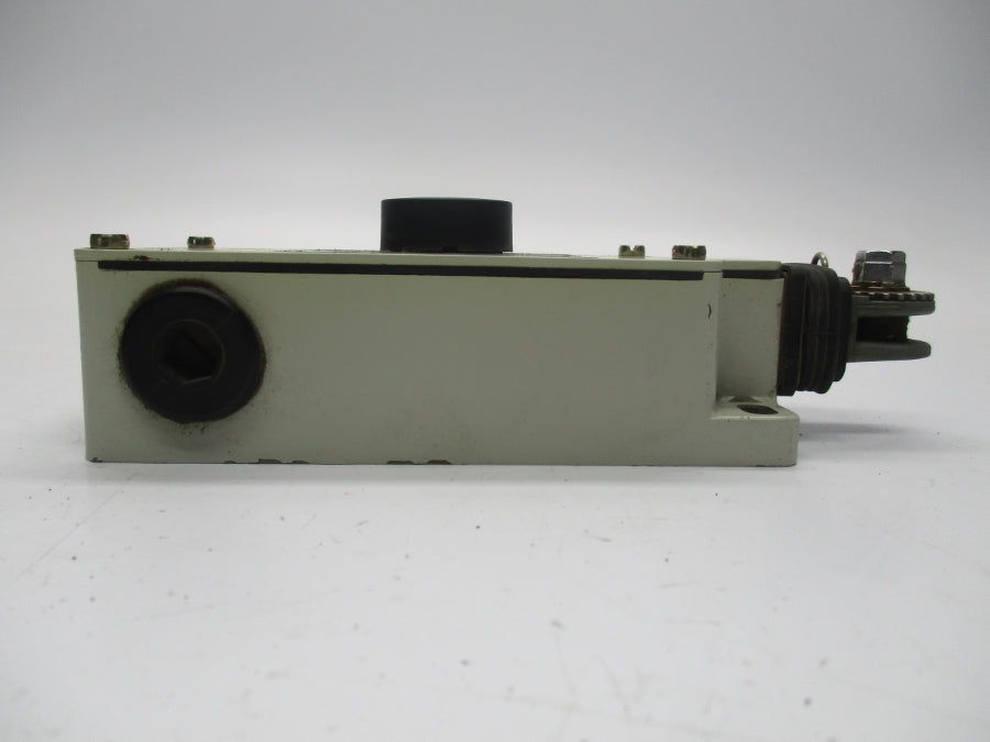 TELEMECANIQUE XY2CH13150H7 240VAC 3A NSNP