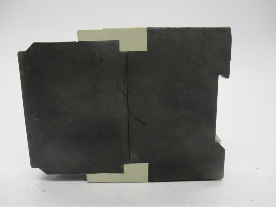 TELEMECANIQUE RE4TM11BU 110-240V 4A 0.05S-300H NSNP