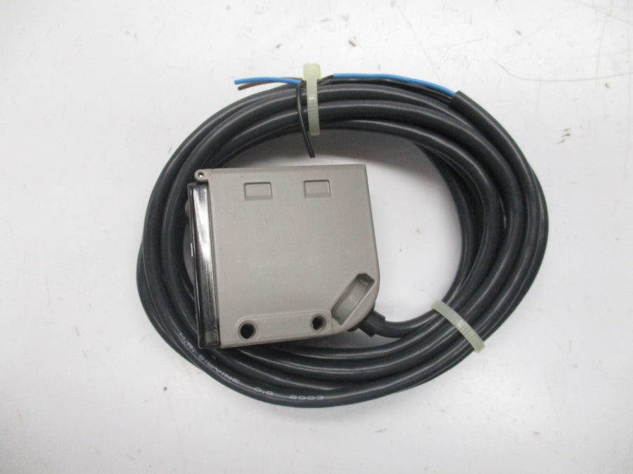 OMRON E3S-CL1 10-30VDC NSNP