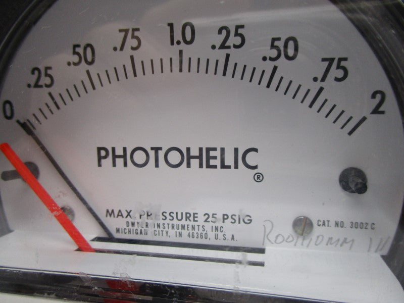 DWYER 3002C 25PSI 0-2" UNMP